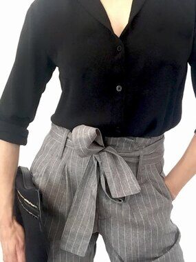 Indigo Rein Gray Pinstripe Pants - Paperbag Waist – Size 7/27